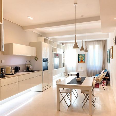 The Duomo Exclusive -43 Passi Dal Duomo- Apartment Флоренция Екстериор снимка